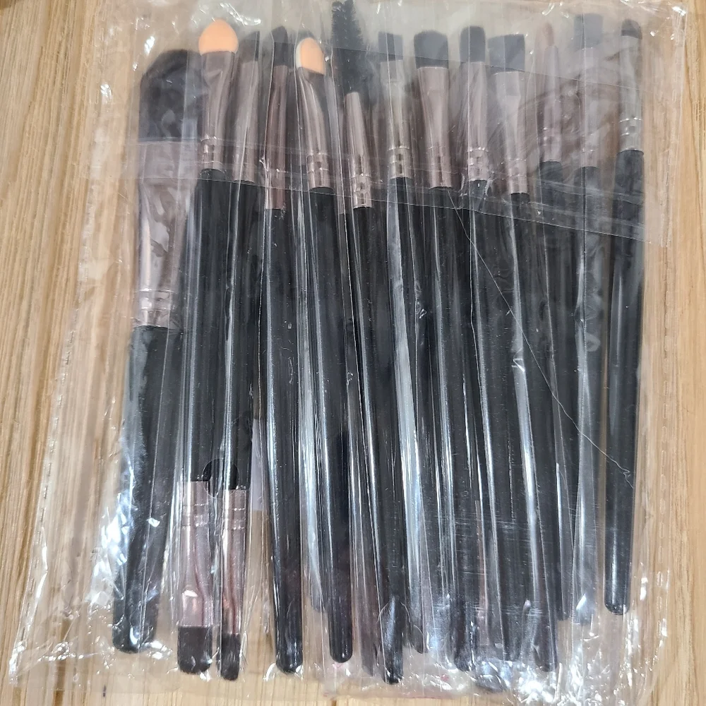 🎊🎊HOST PICK!! 🎊🎊NEW🎊🎊20 PC ROSE GOLD AND BLACK Face Makeup Brush Set
